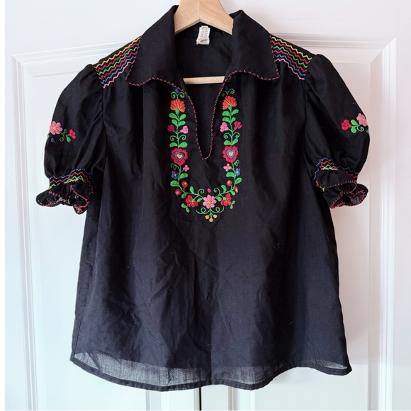 Vintage Embroidered Blouse Top Hungarian Folk Boho Hippy Floral Black Medium - Picture 2 of 5